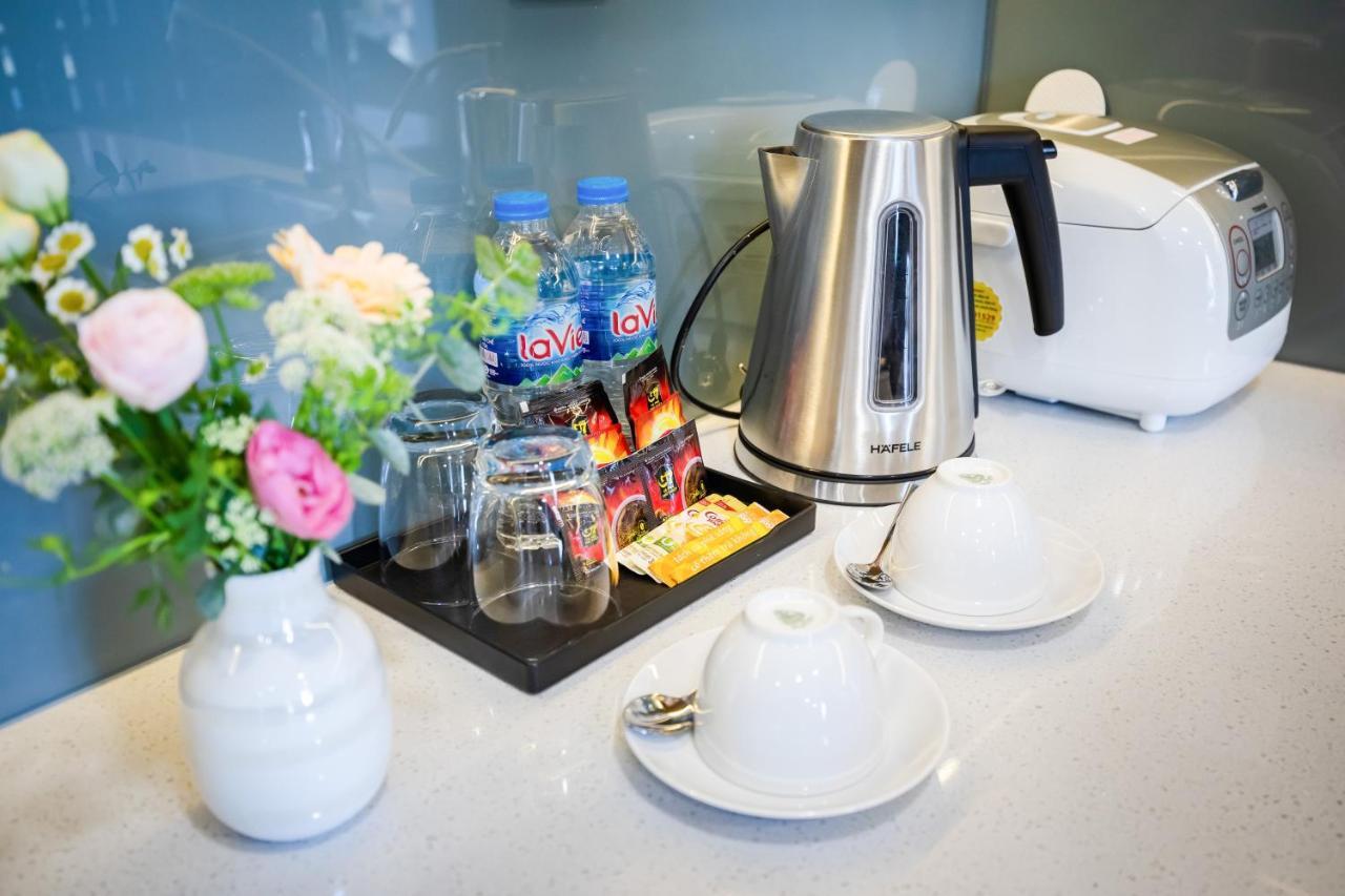 Five Star Westlake 1St-4Th Floors Hotel & Serviced Apartment Ханой Экстерьер фото A kettle in a hotel room